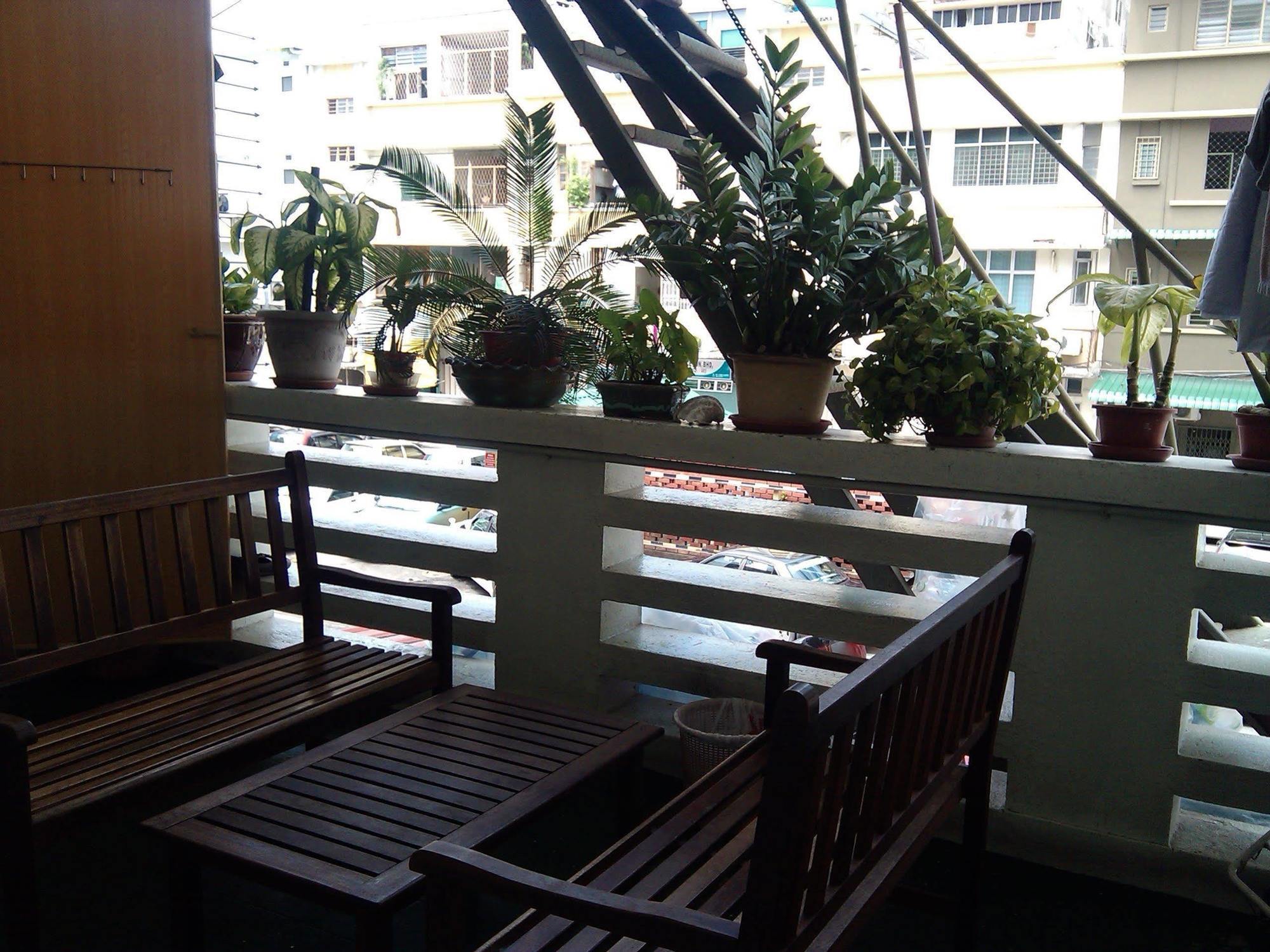 Jesselton Cabin Kota Kinabalu Exterior photo